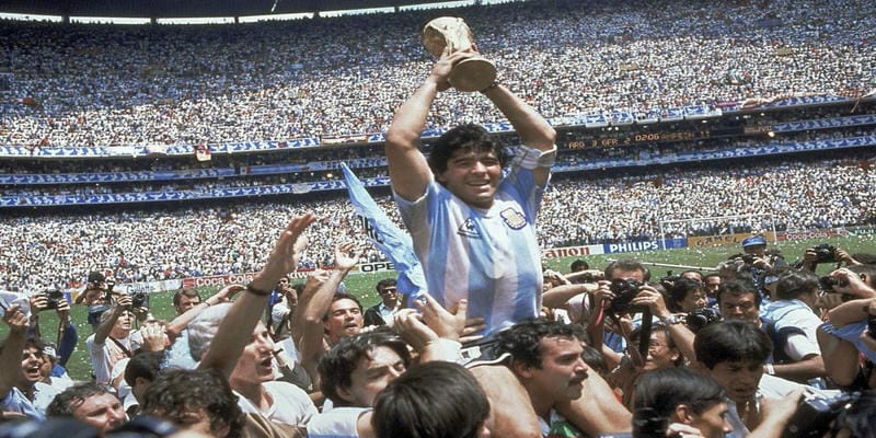 Hình ảnh cố huyền thoại bóng đá Argentina - Maradona